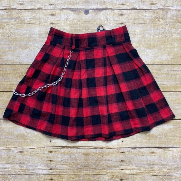 Madison Beer x Missguided Skirt - Picture 1 of 2